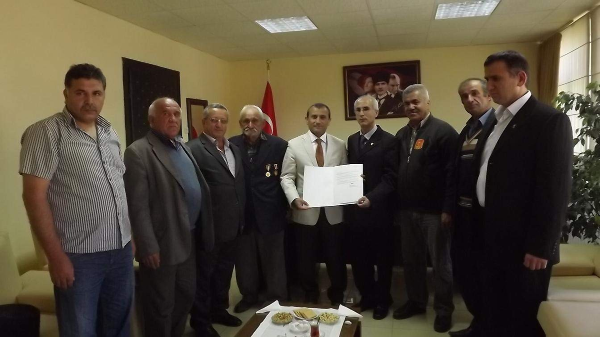 Şehit Ailelerinden Kaymakam Sonel\'e Teşekkür Ziyareti