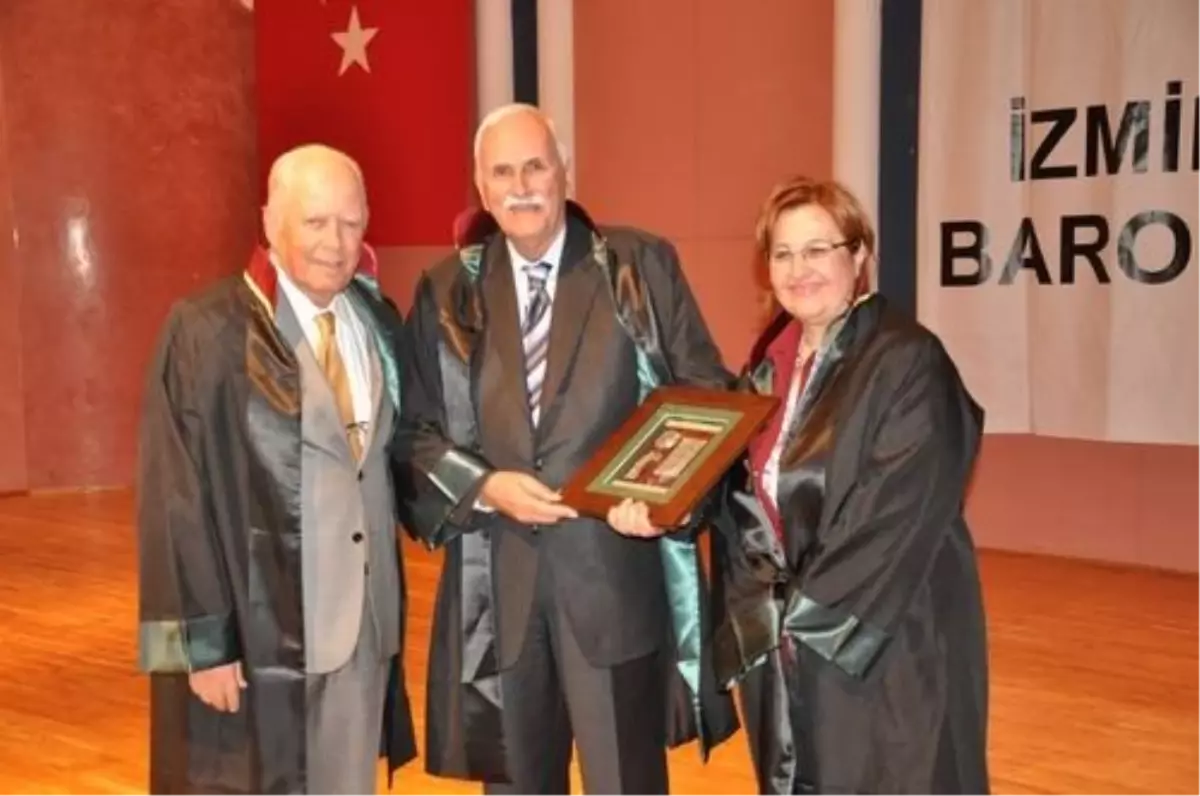 Türkiye Barolar Birliği\'nden Selçuk\'lu Avukatlara Plaket