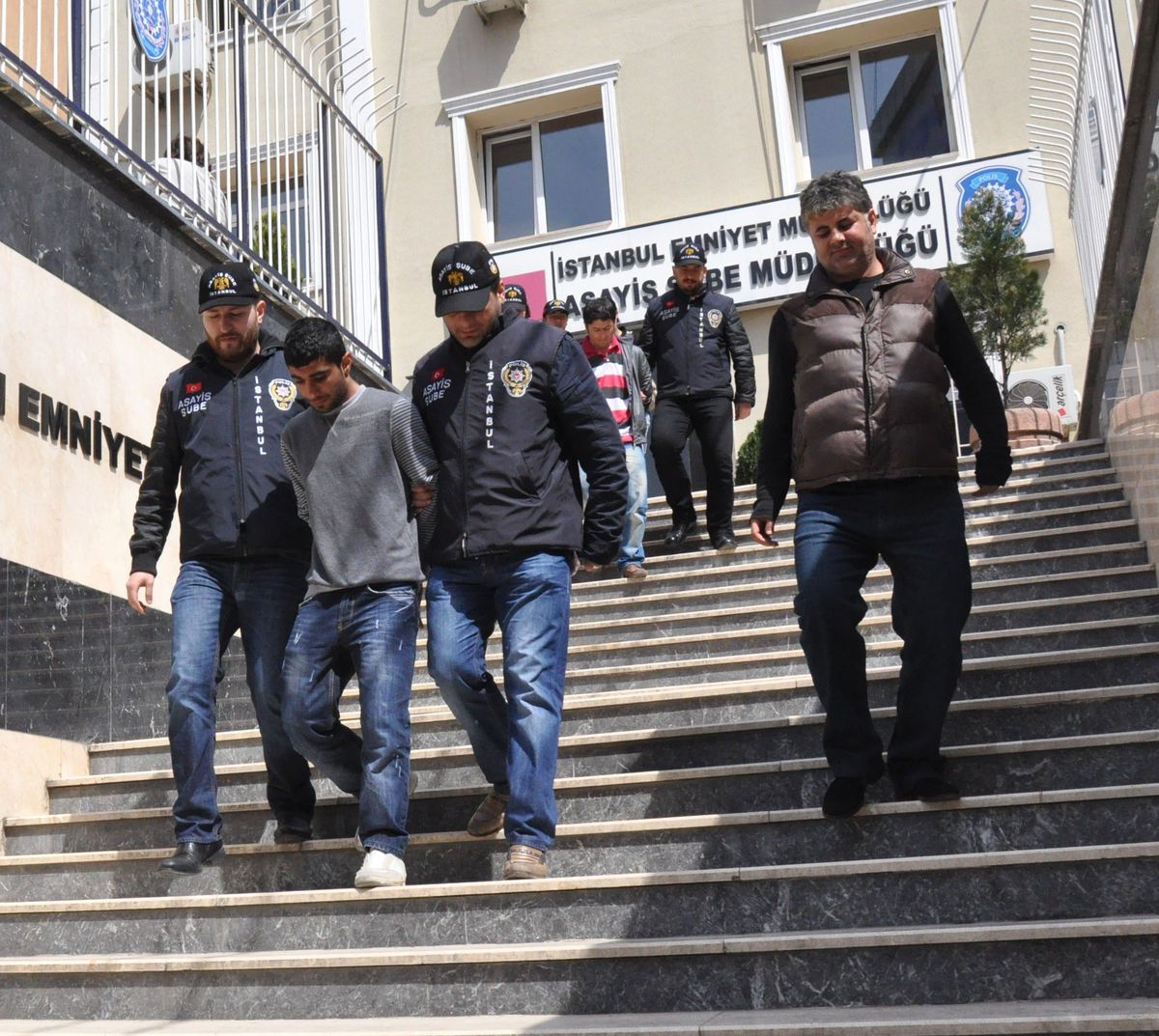 Yanlışlıkla Aradım Dedi, Daha Sonra Gasp Etti