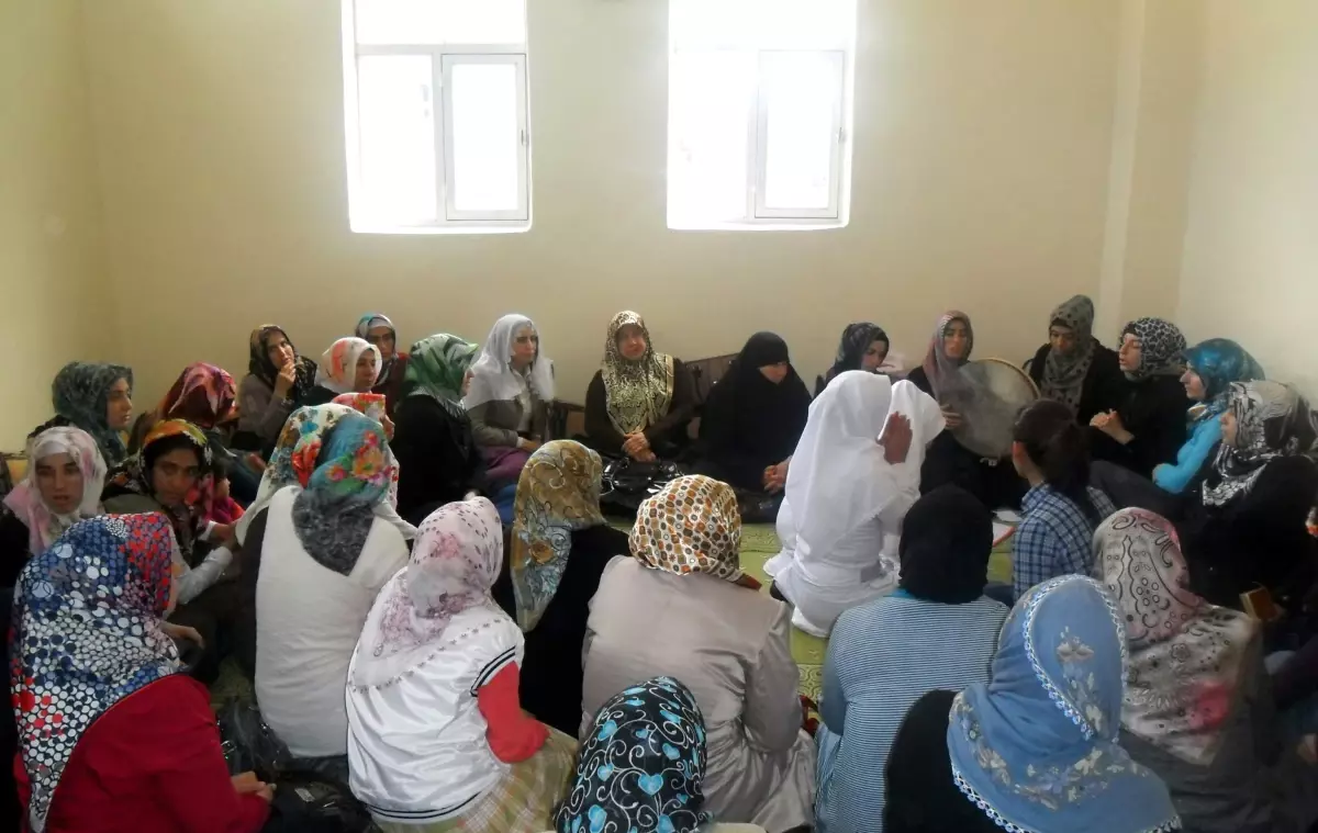 Ak Partili Kadınlardan Kutlu Doğum Etkinliği