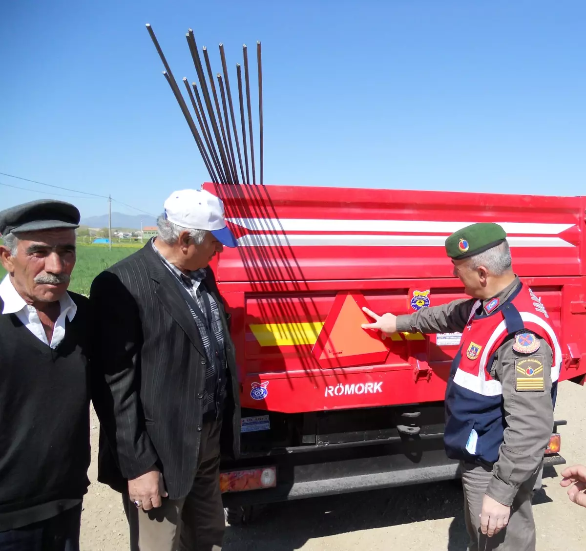 Aksaray\'da Jandarmadan Çiftçiye Trafik Eğitimi