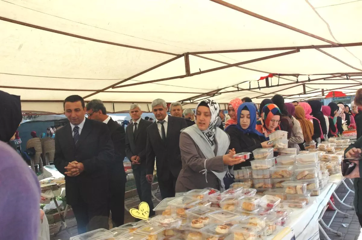 Bucak Aihl Gül Kermesi Açtı