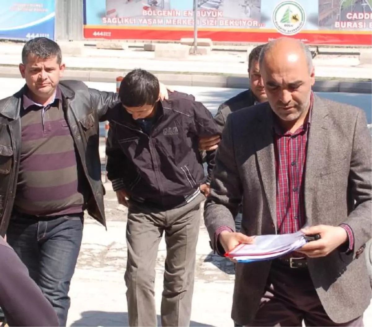 İki Rekat Namazla Yardım Kutusunu Çaldı