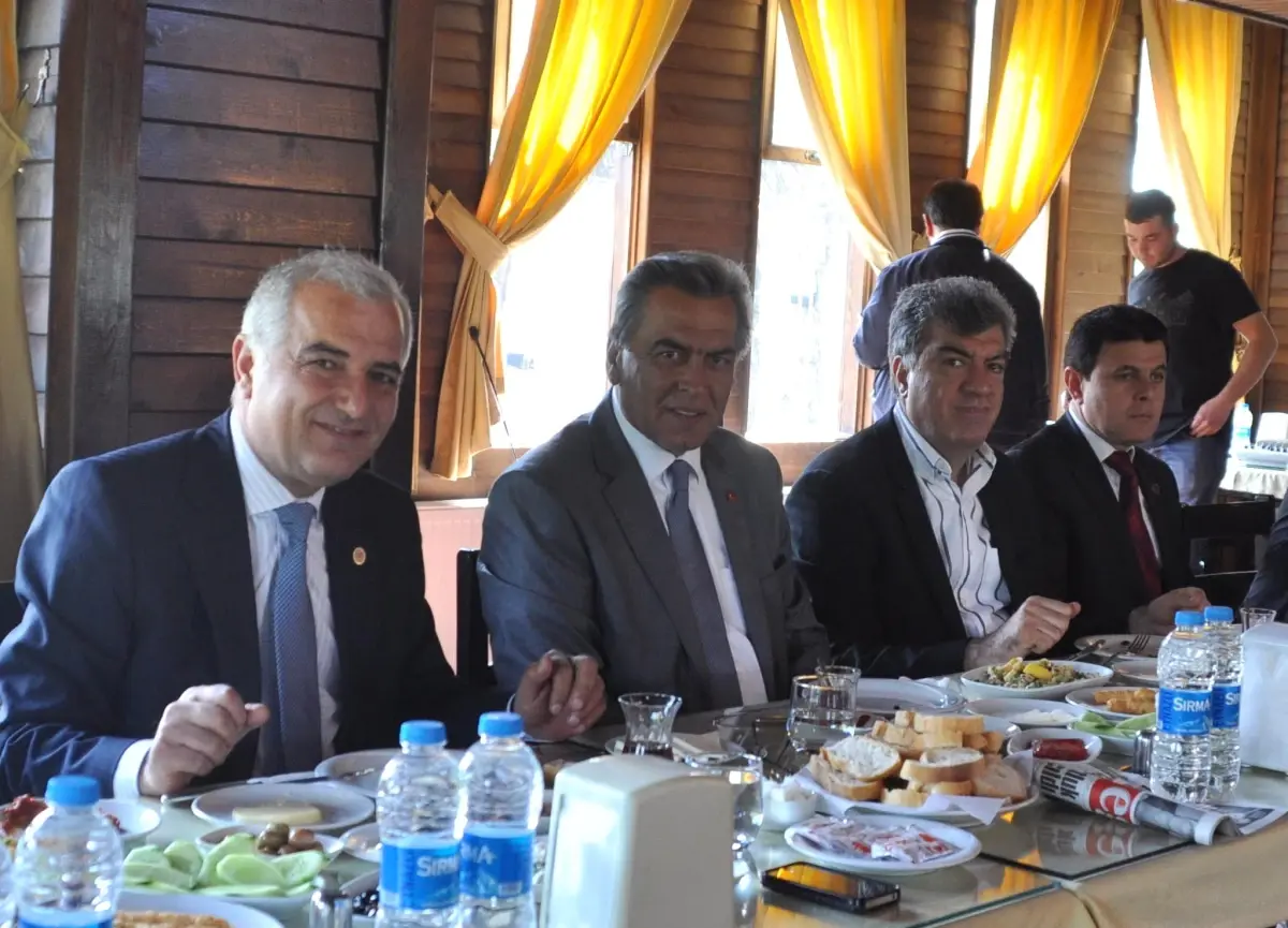 CHP İzmır İzmir Teşkilatı, Torbalı\'da Muhtarlarla Bır Araya Geldı