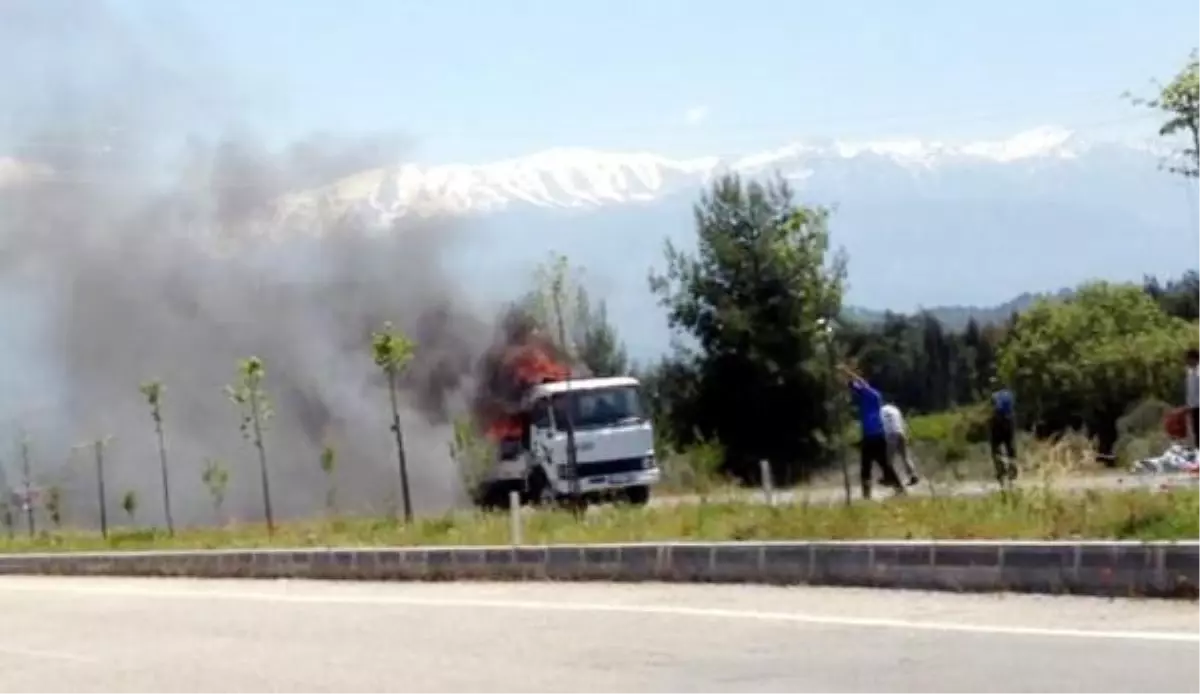 Çılgın Şoför Alevlere Meydan Okudu