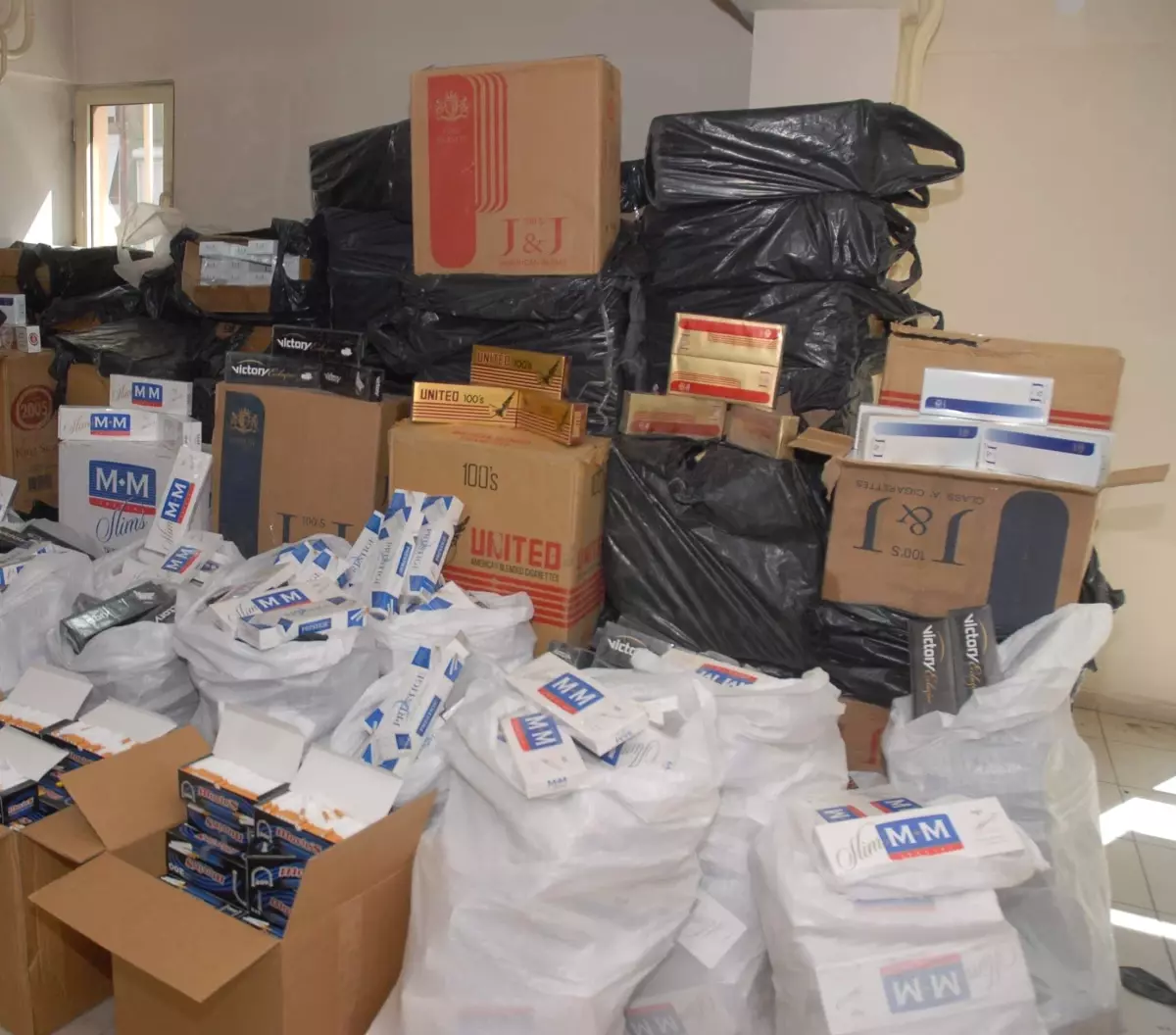 Gürün\'de 220 Bin Paket Kaçak Sigara İmha Edildi