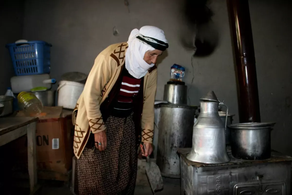 (Haber Özel) Yaşlı Kadının Tek Gözlü Evde Yaşam Mücadelesi