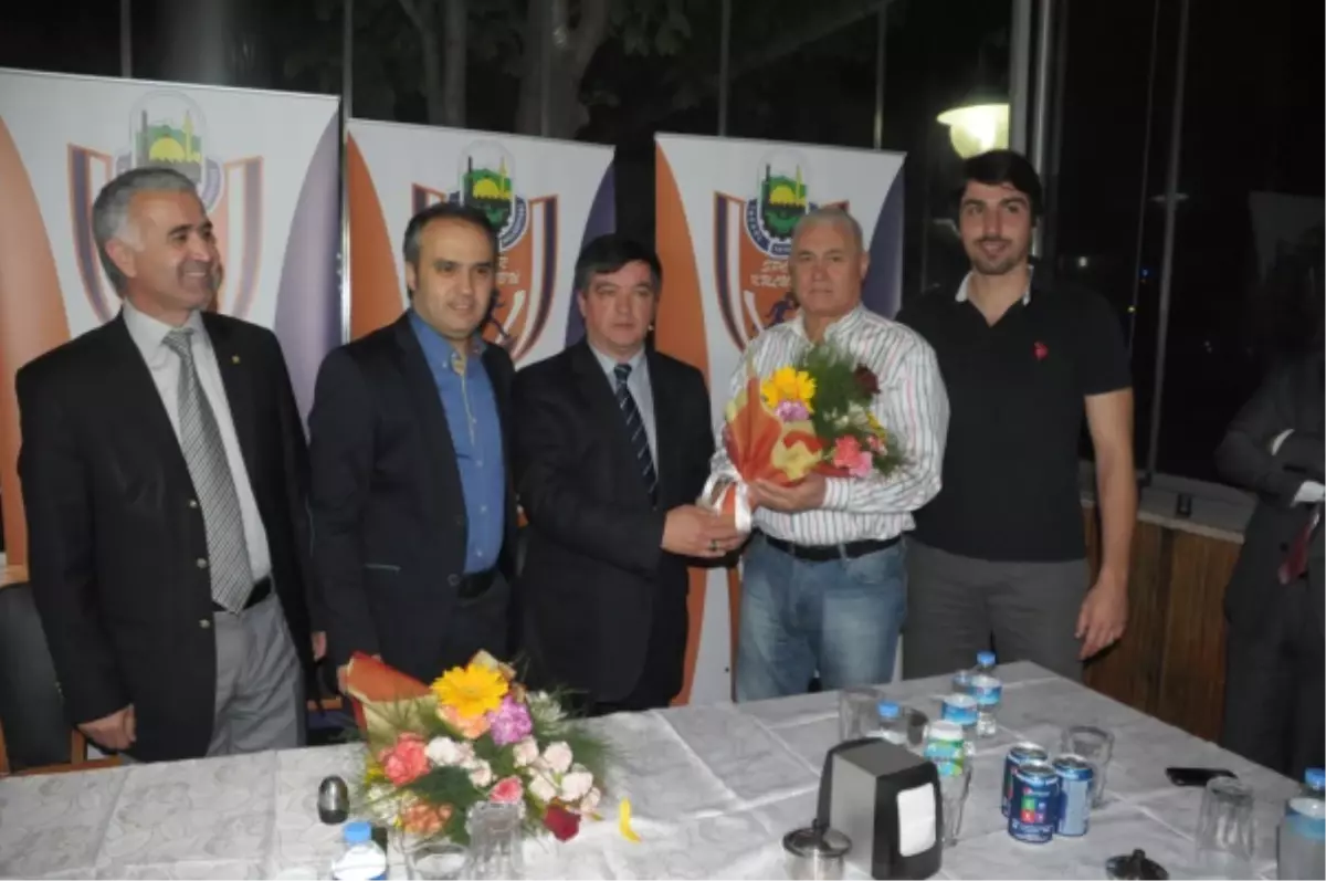 İnegöl Belediyespor\'a Şampiyonluk Yemeği