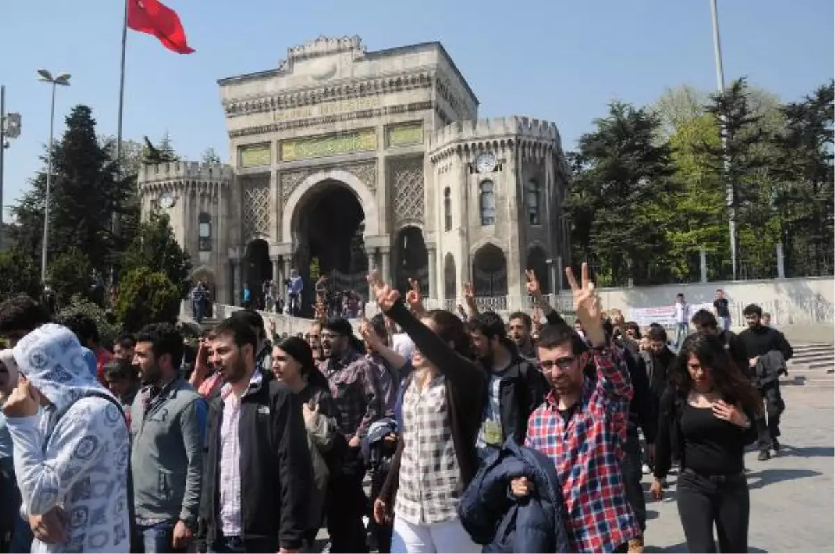 İstanbul Üniversitesi\'nde Öğrenci Eylemi