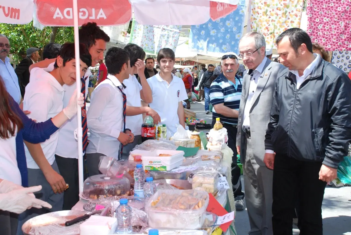 Kırk Yıllık Pazarcılara Taş Çıkardılar