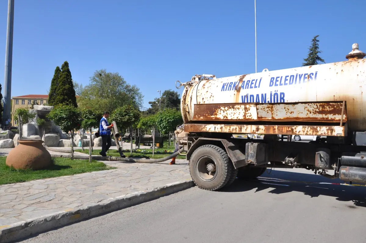 Kırklareli\'de Süs Havuzları Temizleniyor