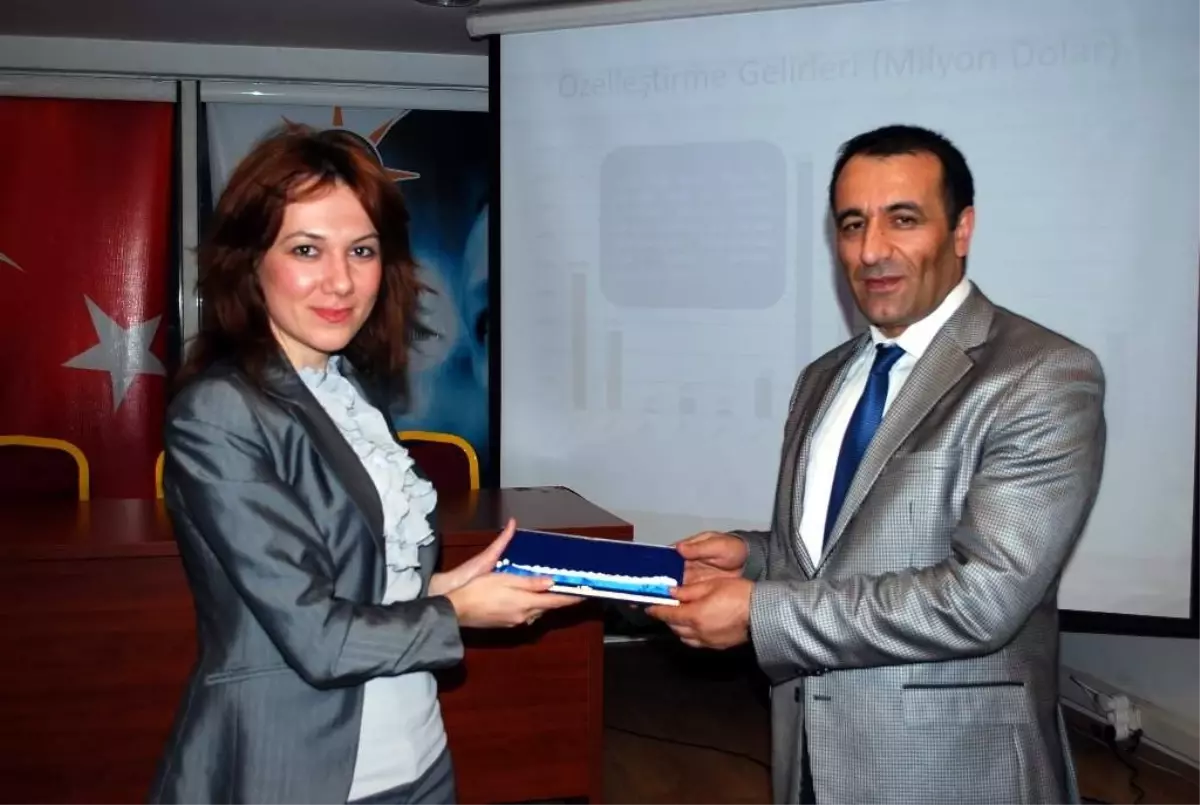 Siyaset Akademisi\'nde "Türkiye Ekonomisi" Dersi