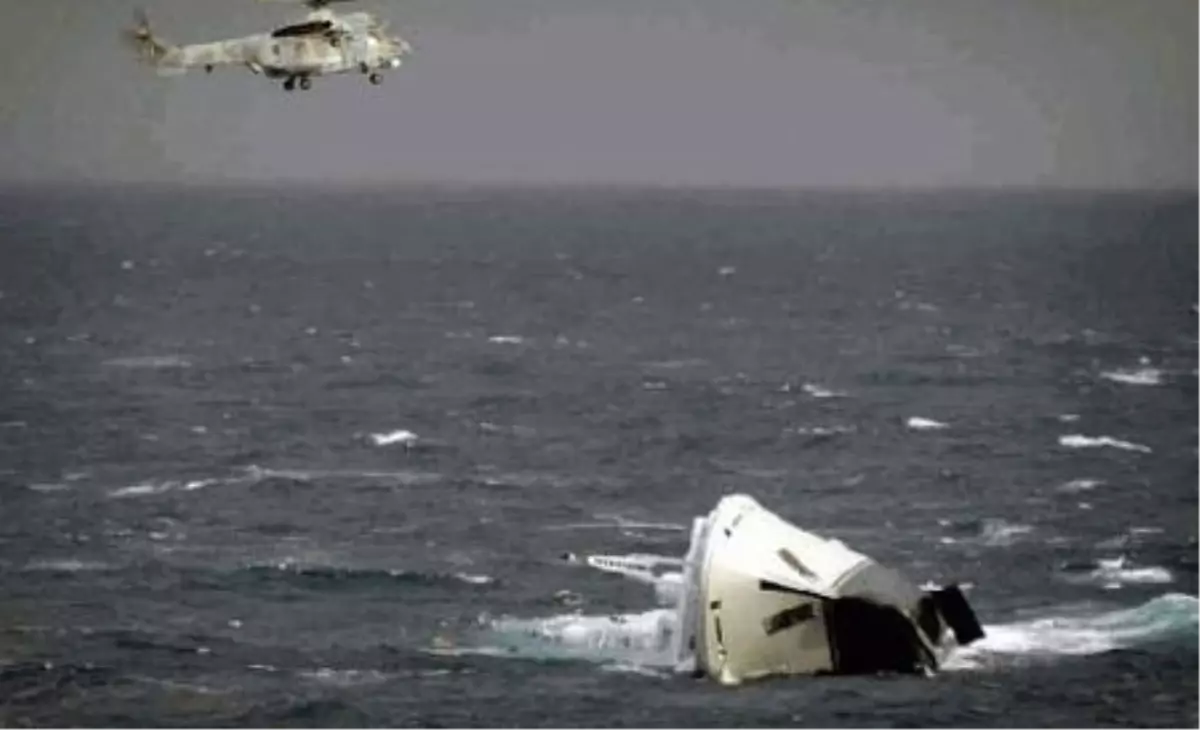 Tekneleri Batan 4 Kişi 19 Kilometre Yüzdü