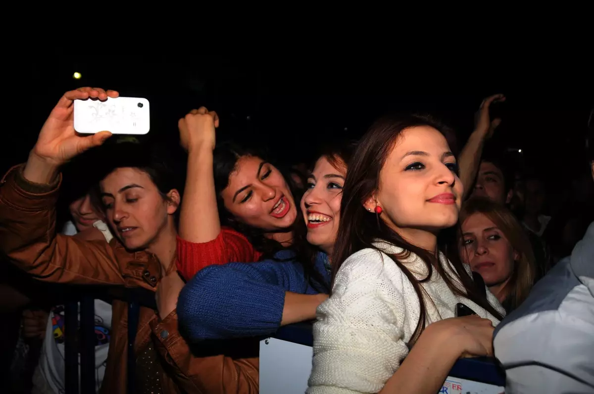 Ünlü Popçu Emre Aydın Kumluca\'yı Salladı