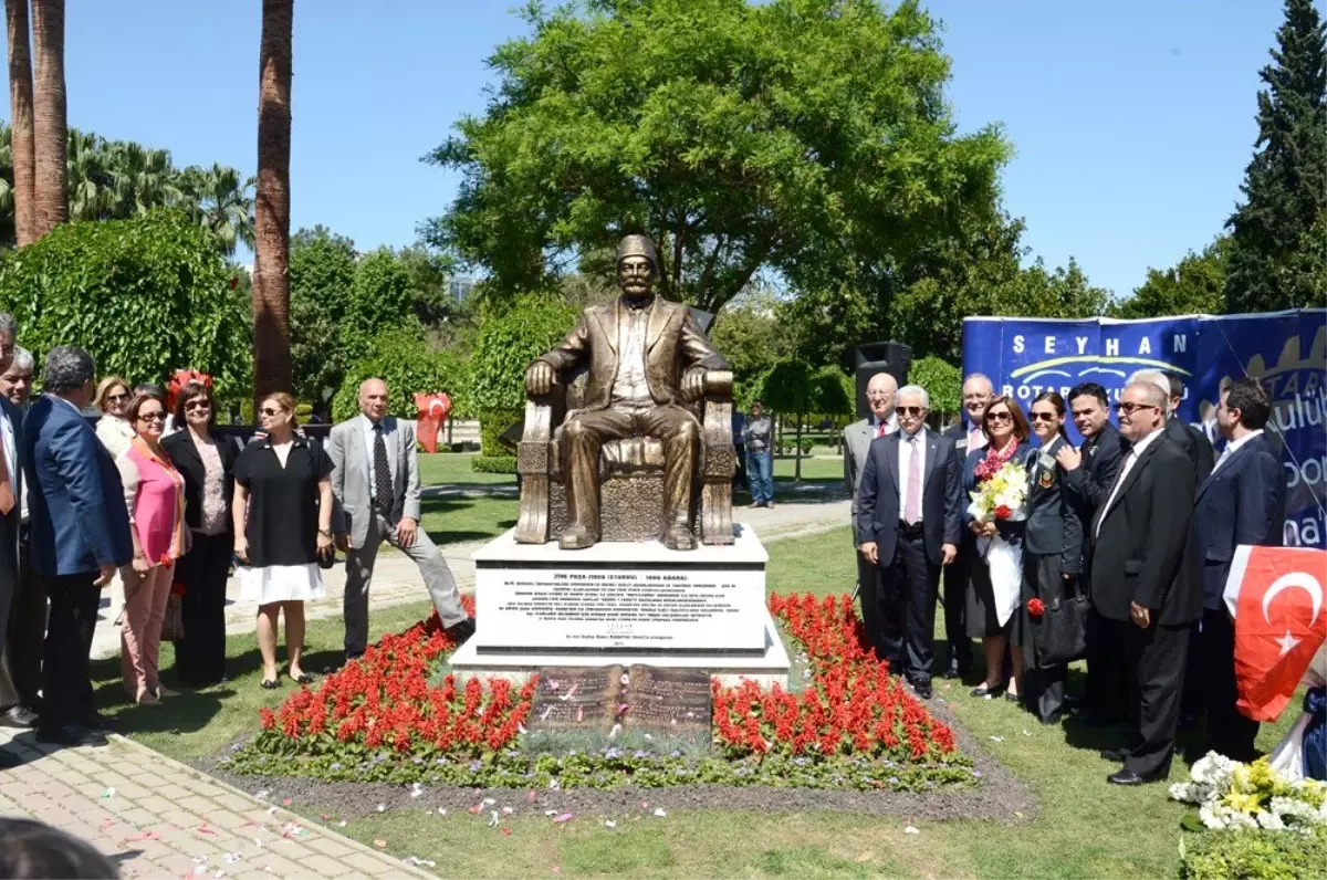 Atatürk Parkı'na Ziyapaşa Heykeli