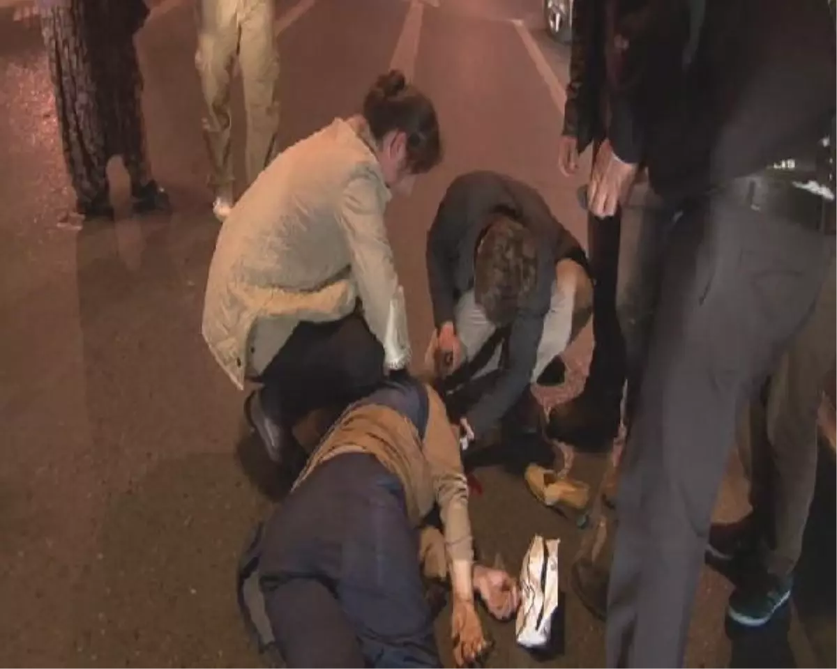 Beşiktaş\'ta Özel Halk Otobüsü Yayaya Çarptı