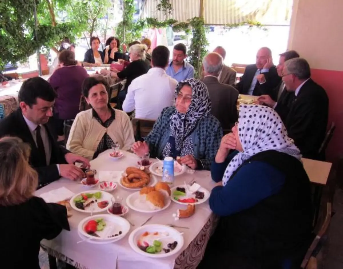 CHP\'li Kadınlardan Mahalle Ziyaretleri