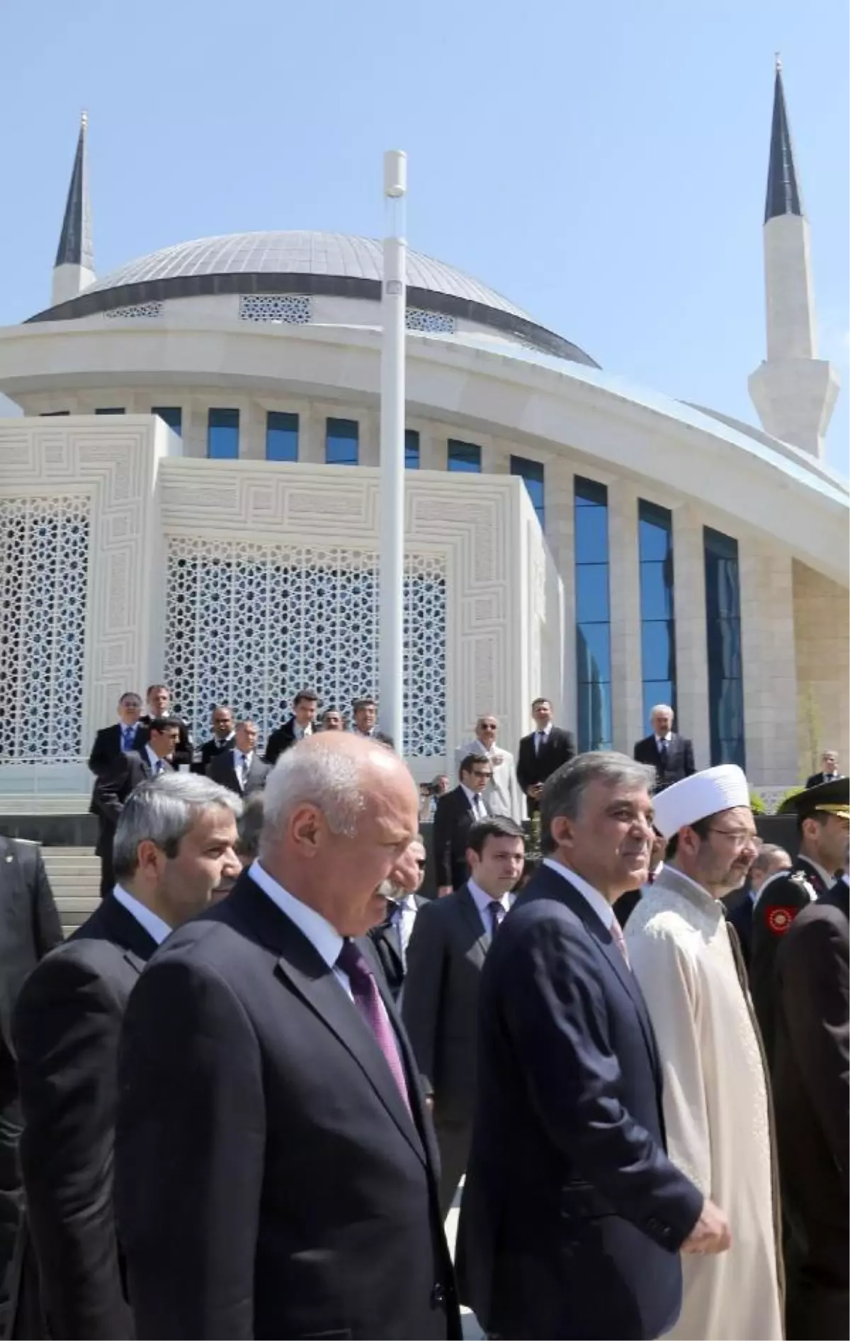 Cumhurbaşkanı Gül, Cuma Namazını Yeni Yaptırılan Camide Kıldı