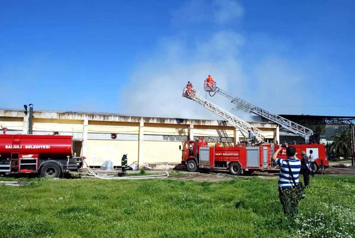 Defne Yaprağı Fabrikasında Yangın Çıktı