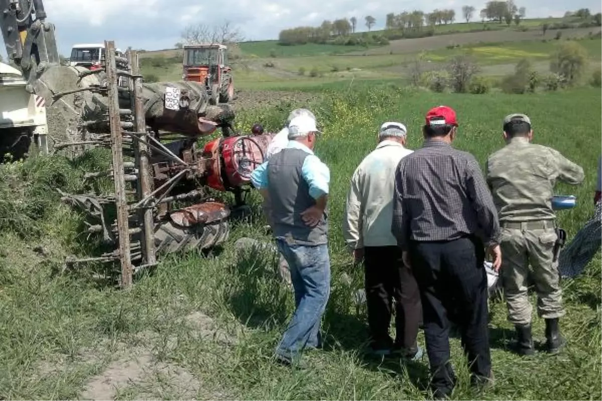 Devrilen Traktörün Altında Kalarak Öldü