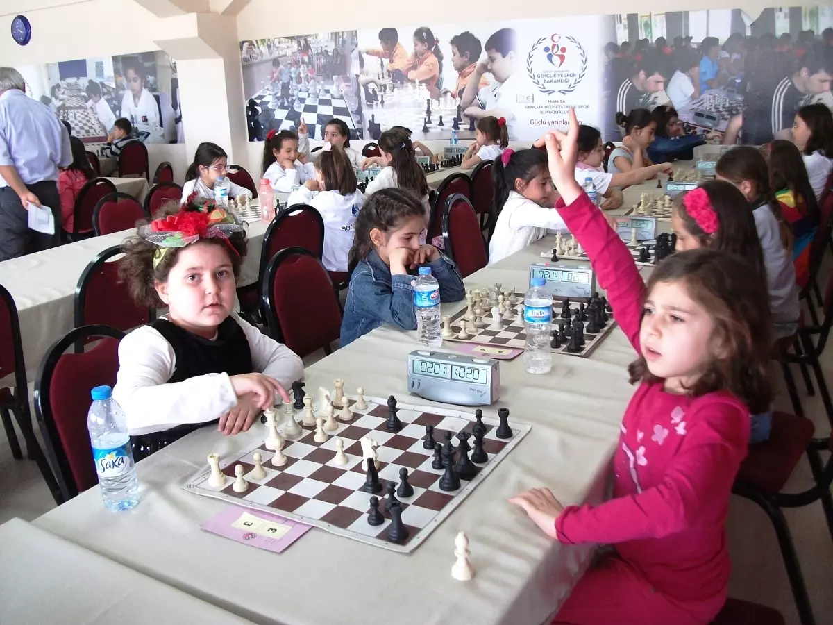 Egemenlik Haftası 9 Yaş Altı Satranç Yarışması Yapıldı