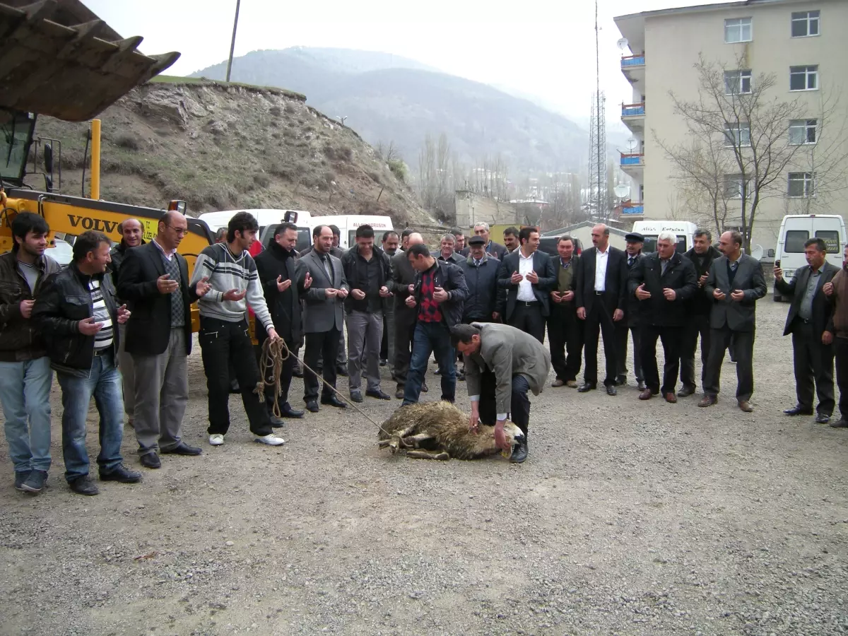 Greyder Tahsisine Davul Zurna Eşliğinde Halaylı Kutlama