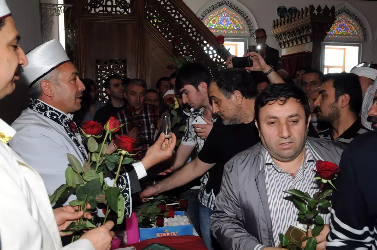 Havalimanında Sakal-I Şerif Heyecanı