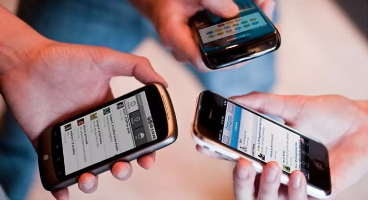 İnsanlar Maaşının Yarısını Telefona Veriyor