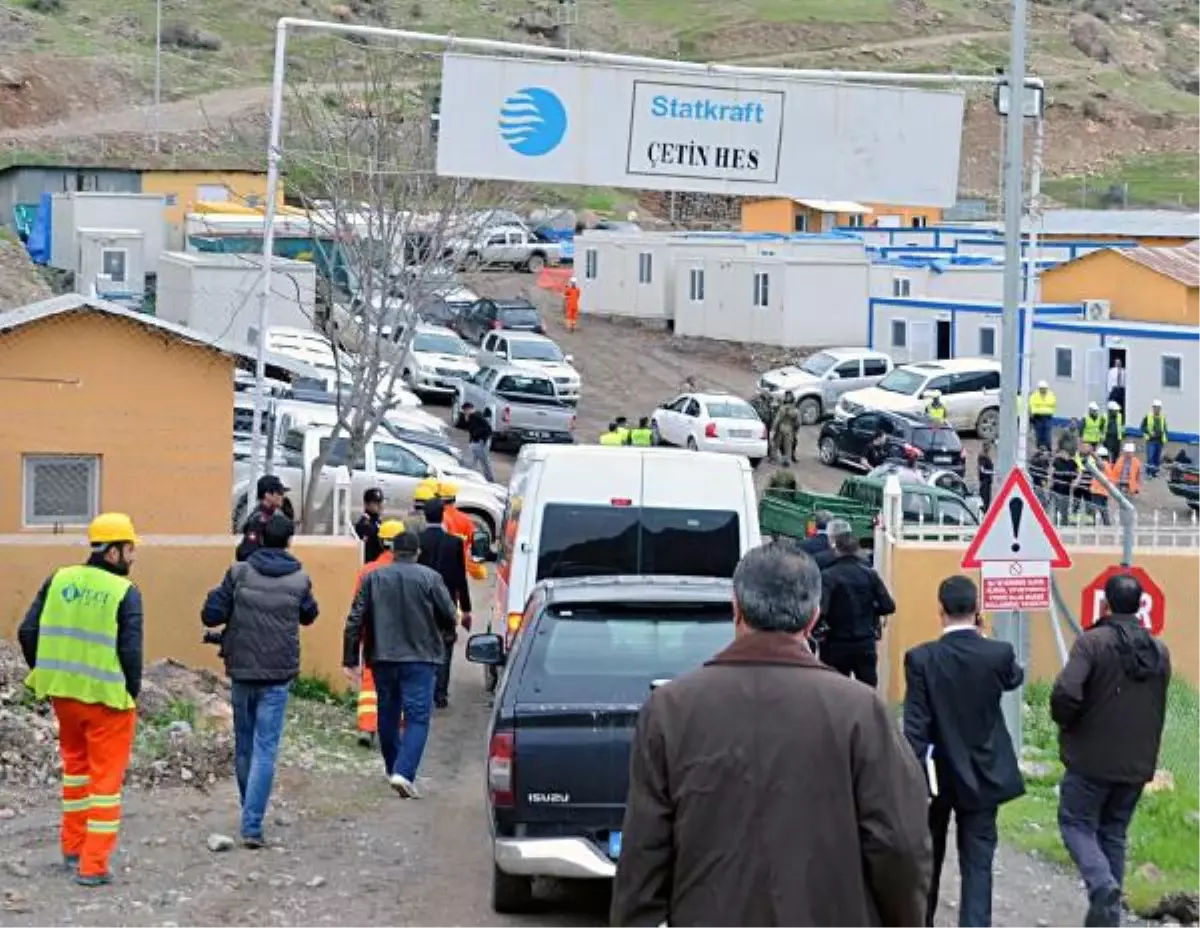 İşten Çıkarılan Köylüler,Yol Kesti