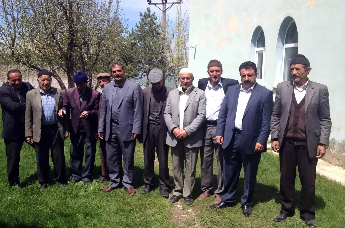 Köylüler Cuma Namazında Barış İçin Dua Etti