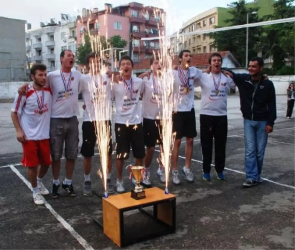 Lapseki Voleybol Turnuvası Fikstürü Belli Oldu
