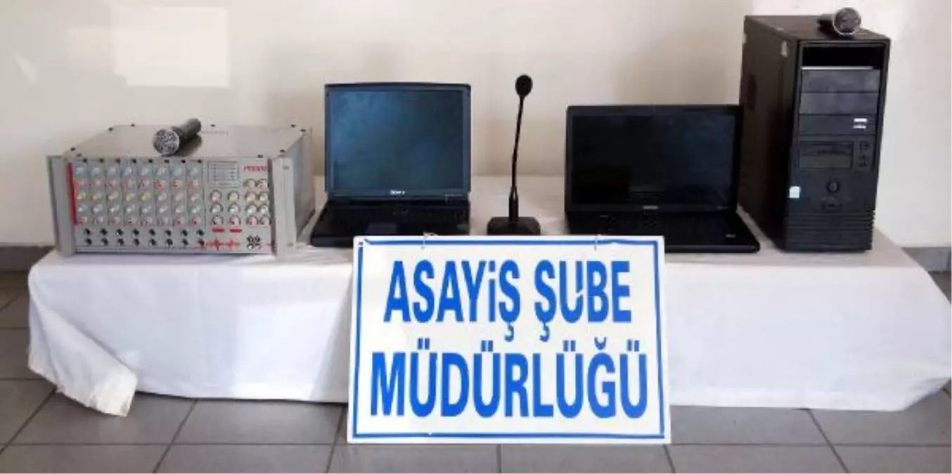 Okuldan Çaldıkları Bilgisayarları Satarken Yakalandılar