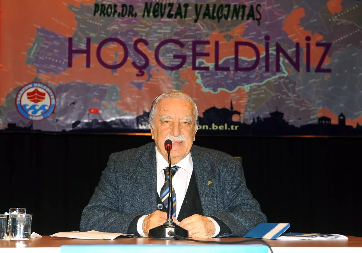 Prof. Dr. Nevzat Yalçıntaş'tan Trabzon'da 'Avrupa'da Yükselen Hilal' Konferansı