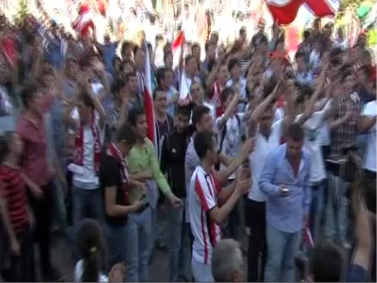 Balıkesirspor\'da Şampiyonluk Coşkusu Balıkesirspor\'da Şampiyonluk Coşkusu 0 Yenerek Sezonun...