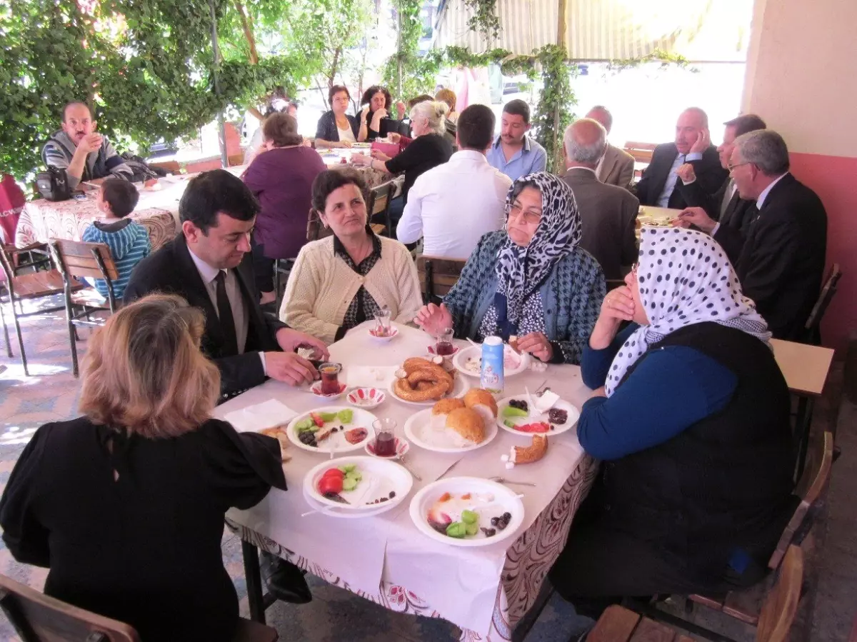 CHP\'li Kadınlar Kahvaltıda Bir Araya Geldi