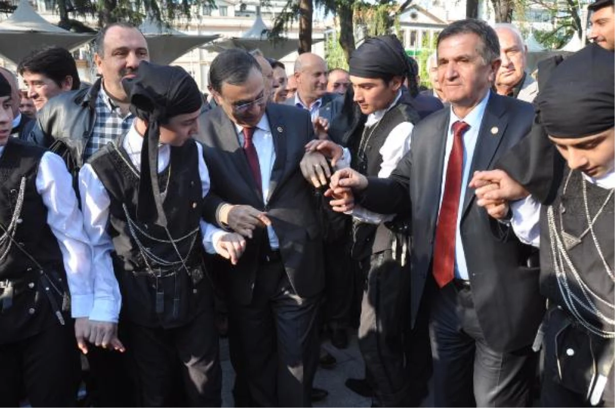 CHP\'li Milletvekilleri Trabzon\'da Horon Tepti