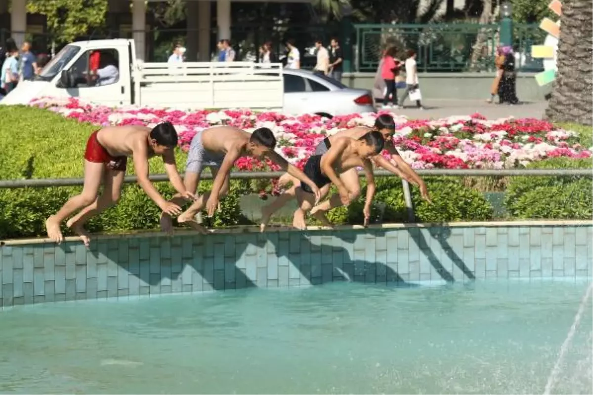 Çocuklar Havuz Mevsimini Açtı