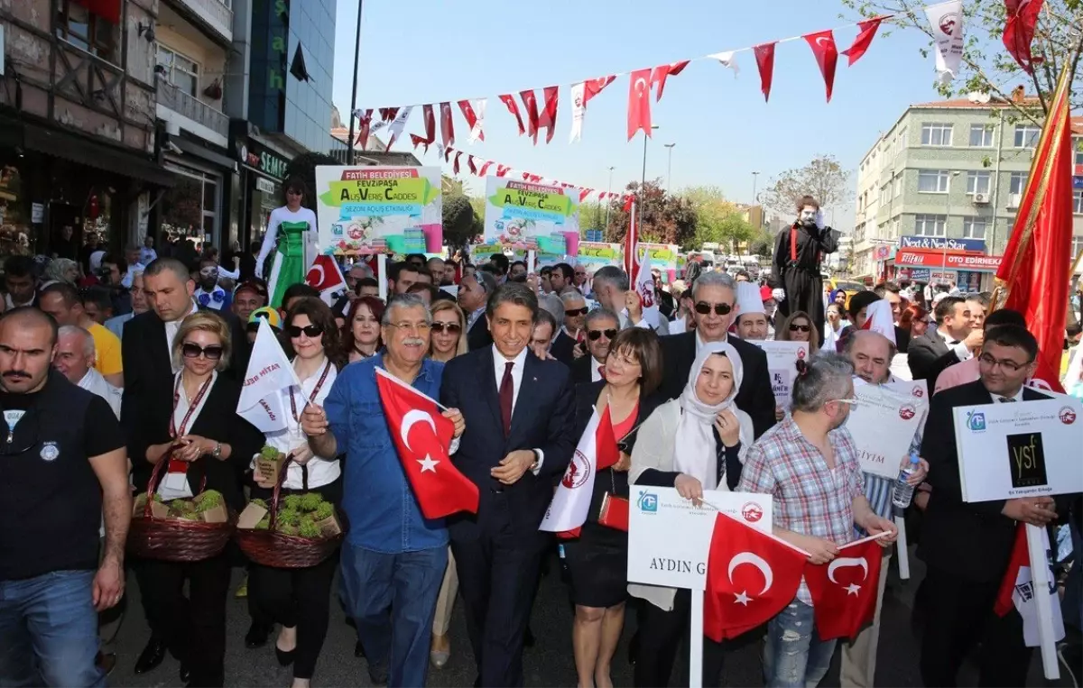 Fevzipaşa Caddesi\'nde Karnaval Havasında Açılış