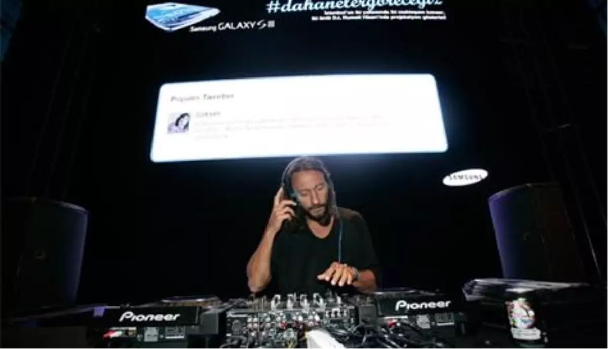 GALAXY\'nin En Ünlü DJ\'leri Büyüledi