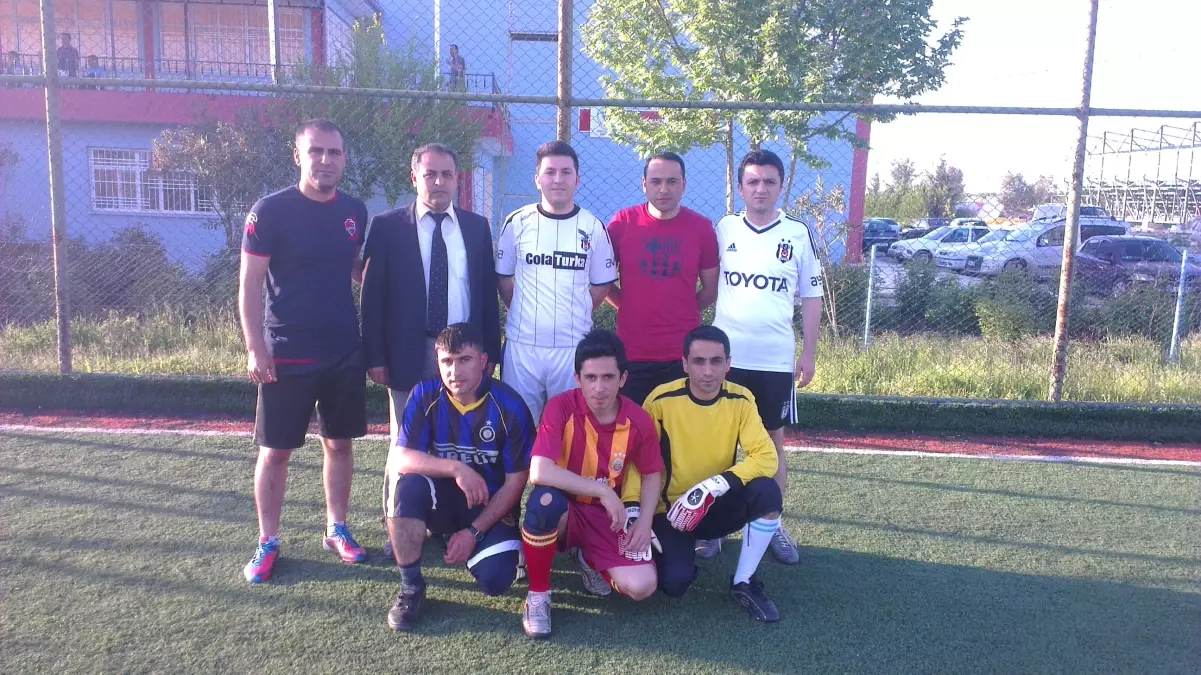 Hilvan\'da 75.yıl Öğretmenleri Şampiyon Oldu