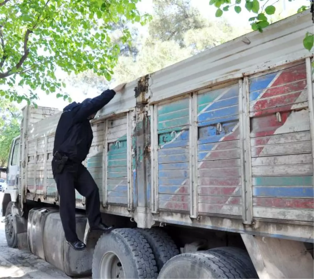 İslahiye\'de Kaçak Akaryakıta 3 Gözaltı