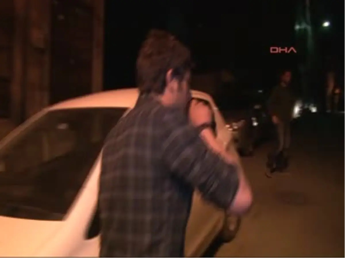 Kadıköy\'de Hırsızlık İçin Girdikleri Evde Suçüstü Yakalandılar