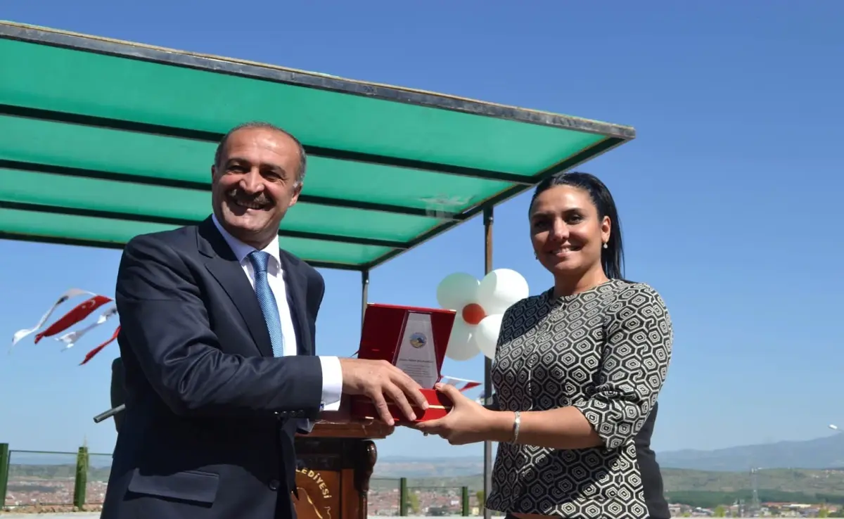 Kula\'da Hayırsever Tarafından Yaptırılan Anadolu Öğretmen Lisesi Hizmete Açıldı