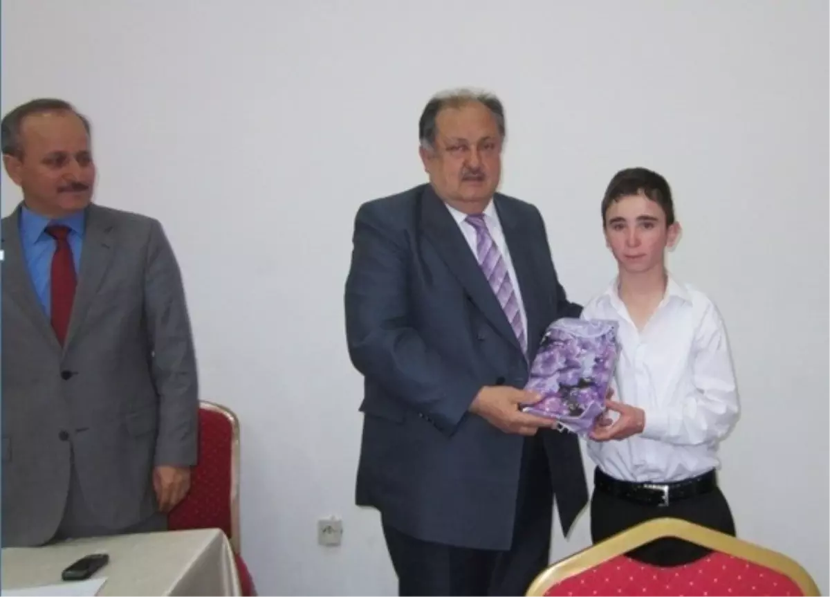 Kur\'an Kursları Arası Kur\'an\'ı Okuma Yarışması