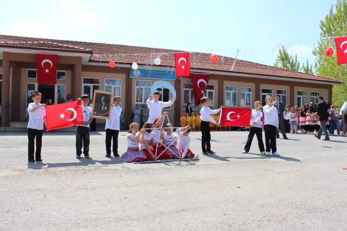 Neyyir Hanım Ortaokulunda Başarı Ödüllendirildi