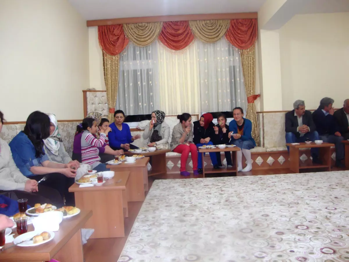 Sodesin Meyveleri Gülen Yüzler Köy Odası\'nda