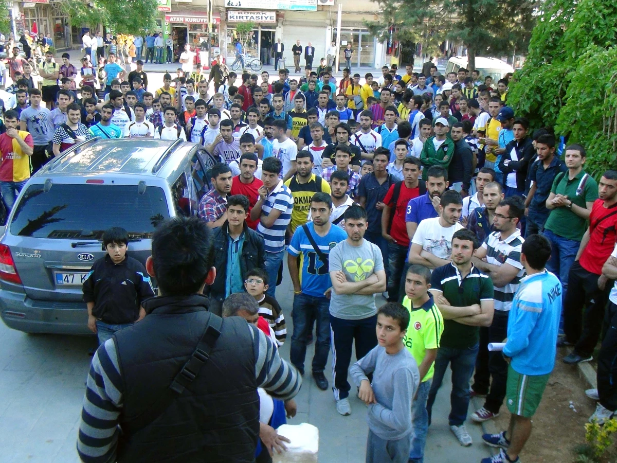 Üniversiteye Hazırlanan Öğrencilerden Spor Salonu Protestosu