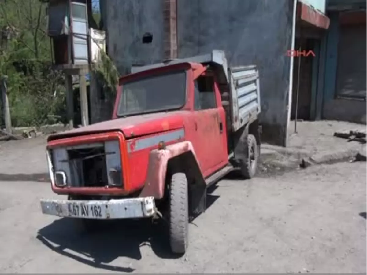 Zonguldak Kamyonet ile Duvar Arasında Sıkışan Oto Tamircisi Öldü Kamyonet ile Duvar Arasında...