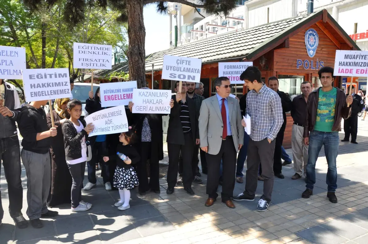 Aöf Öğrencileri Haklarını Arıyor