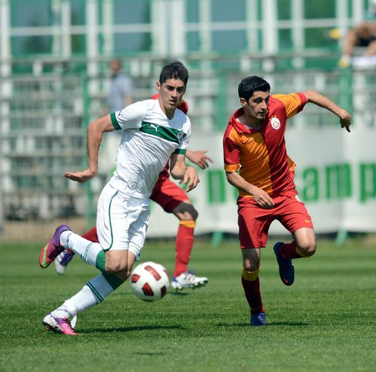 Bursaspor U-18 Galatasaray\'ı Yendi: 7-0